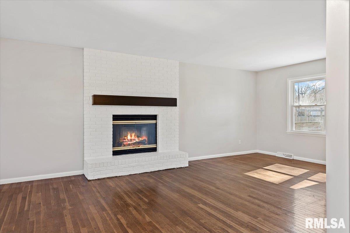 818 Kenyon Drive Springfield, IL 62704 - Photo 5 of 47 Gallery Image 5