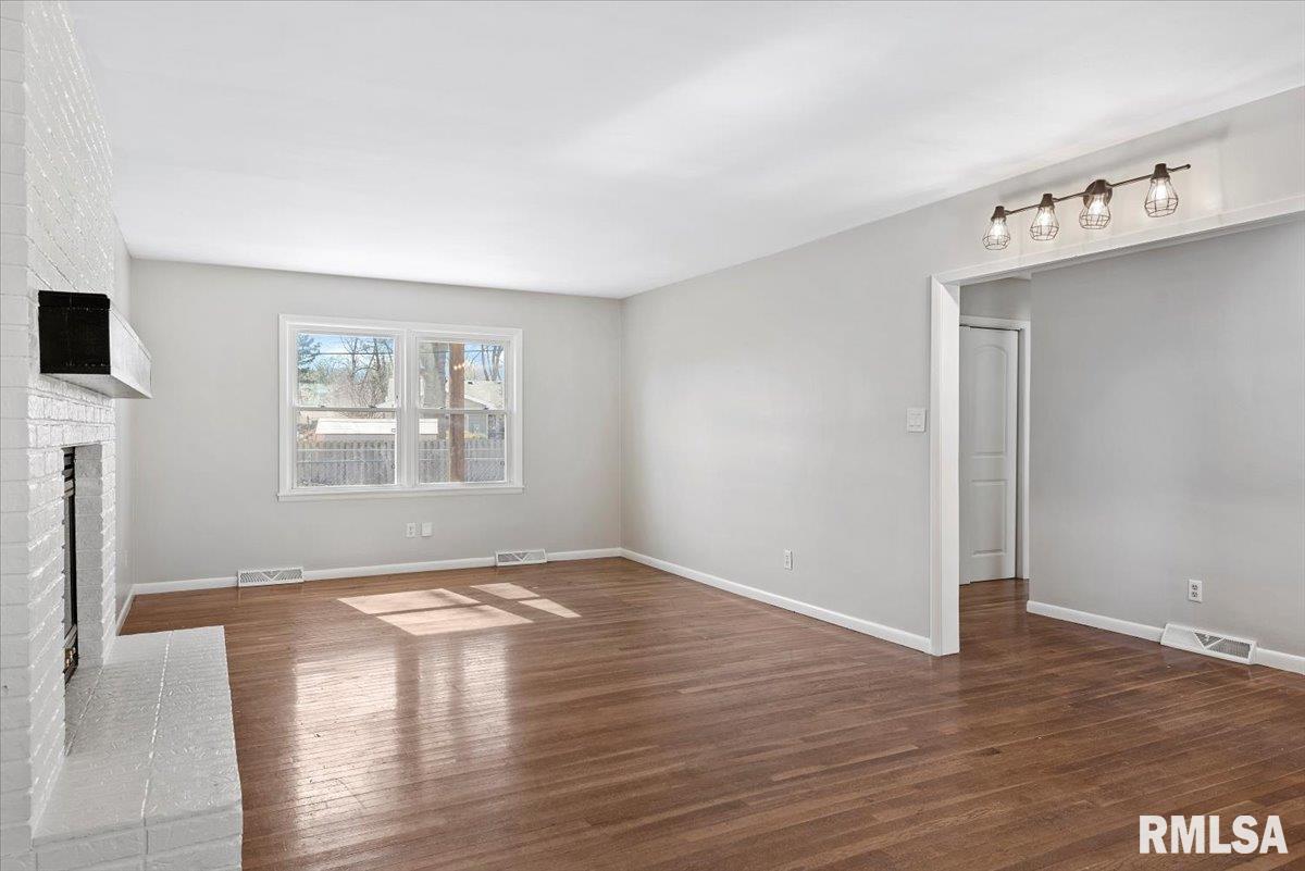 818 Kenyon Drive Springfield, IL 62704 - Photo 6 of 47 Gallery Image 6