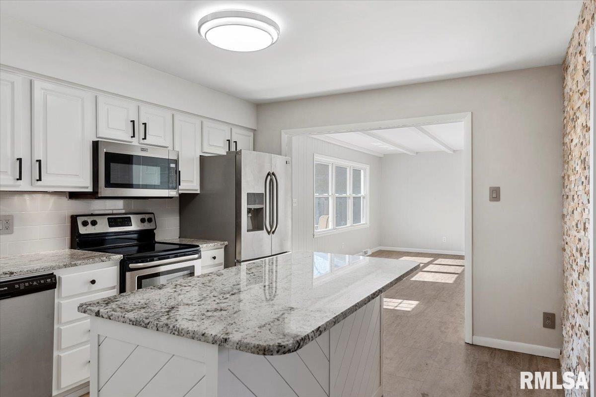 818 Kenyon Drive Springfield, IL 62704 - Photo 10 of 47 Gallery Image 10