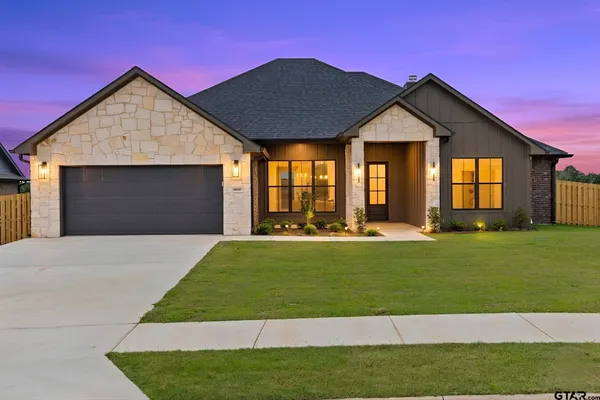 $564,900 | 16417 Clearview Drive, Lindale, TX 75771