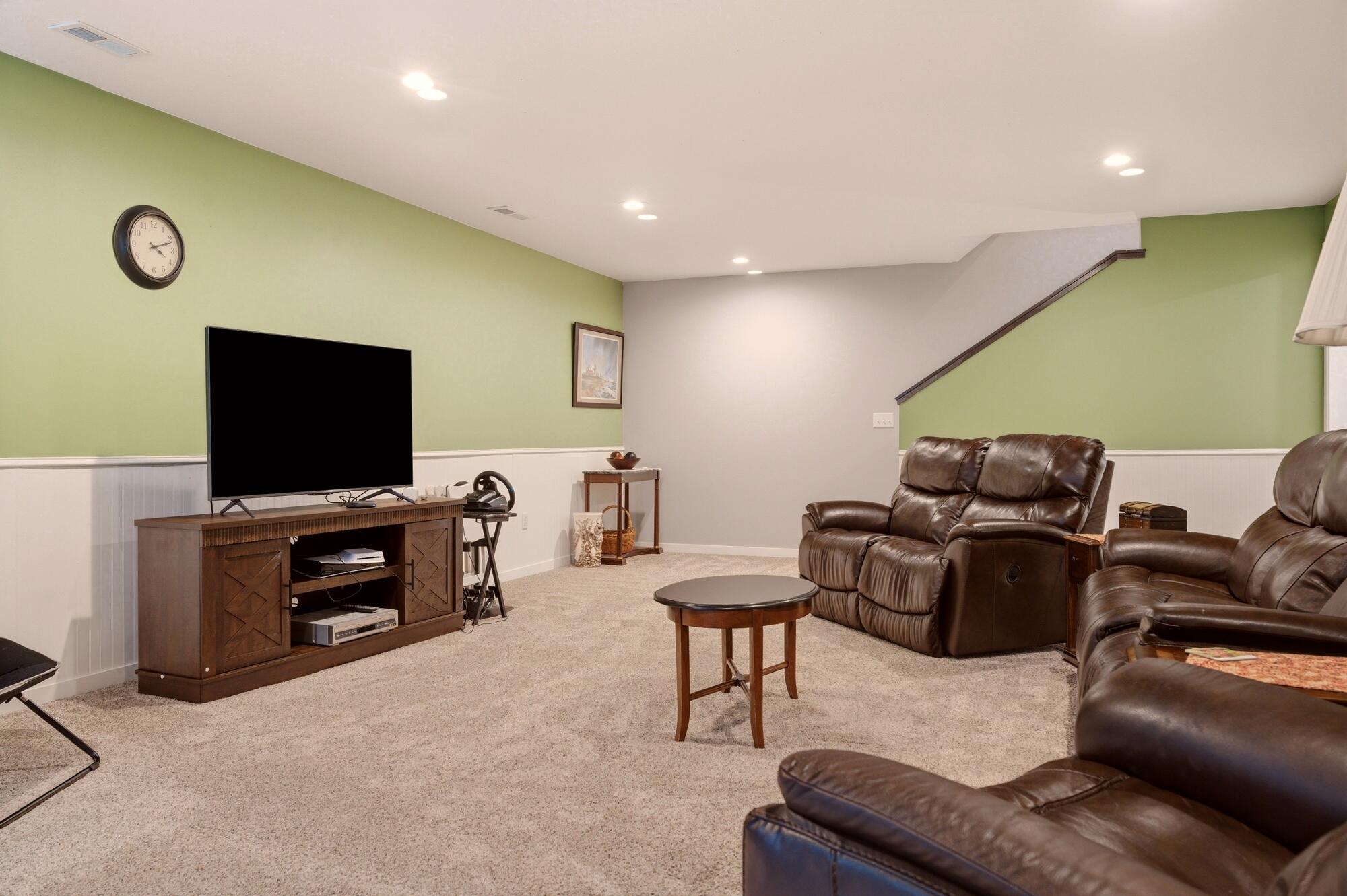 1709 Killdeer Street Holmen, WI 54636 - Photo 18 of 26 Family room - Lower