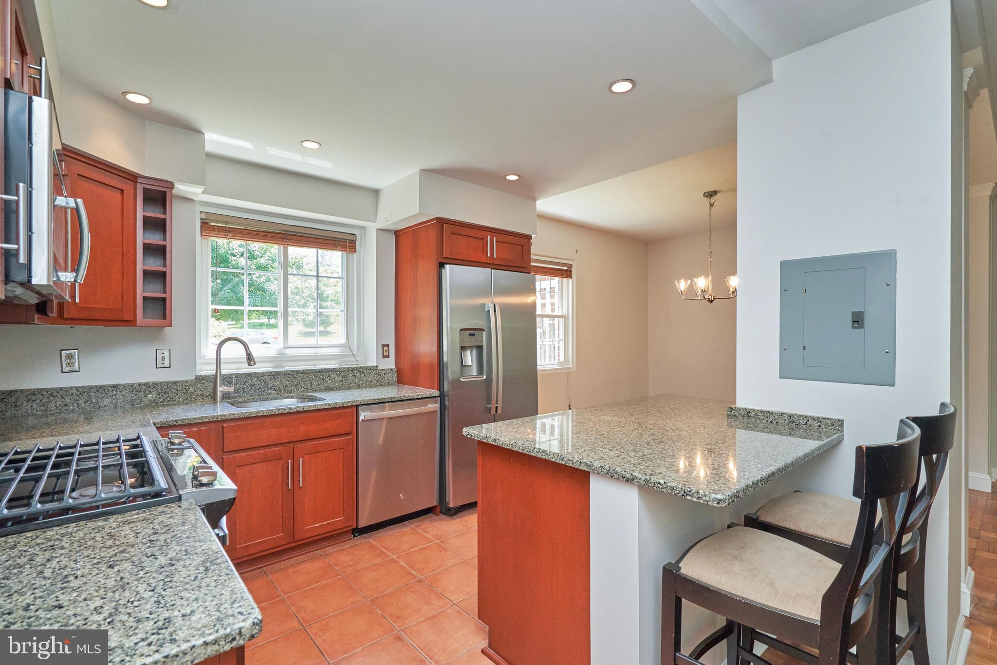 3314 Gunston Road, Unit 7303314 Alexandria, VA 22302 - Photo 8 of 42 Kitchen