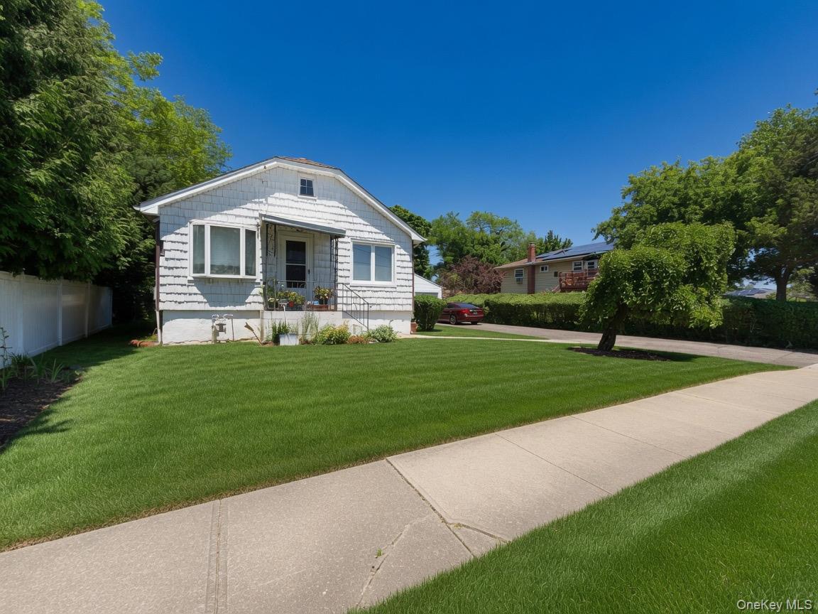 1 Trebor Road Massapequa, NY 11758 - Photo 2 of 11