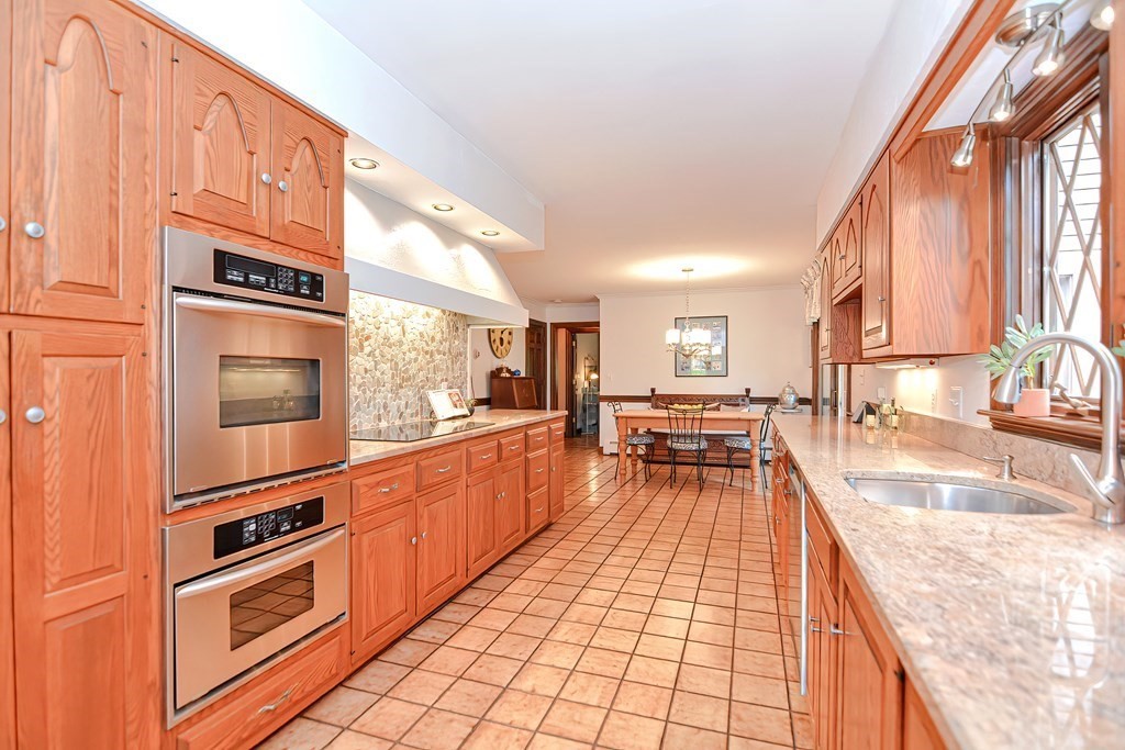 26 Parkvale Road Needham, MA 02492 - Photo 11 of 27