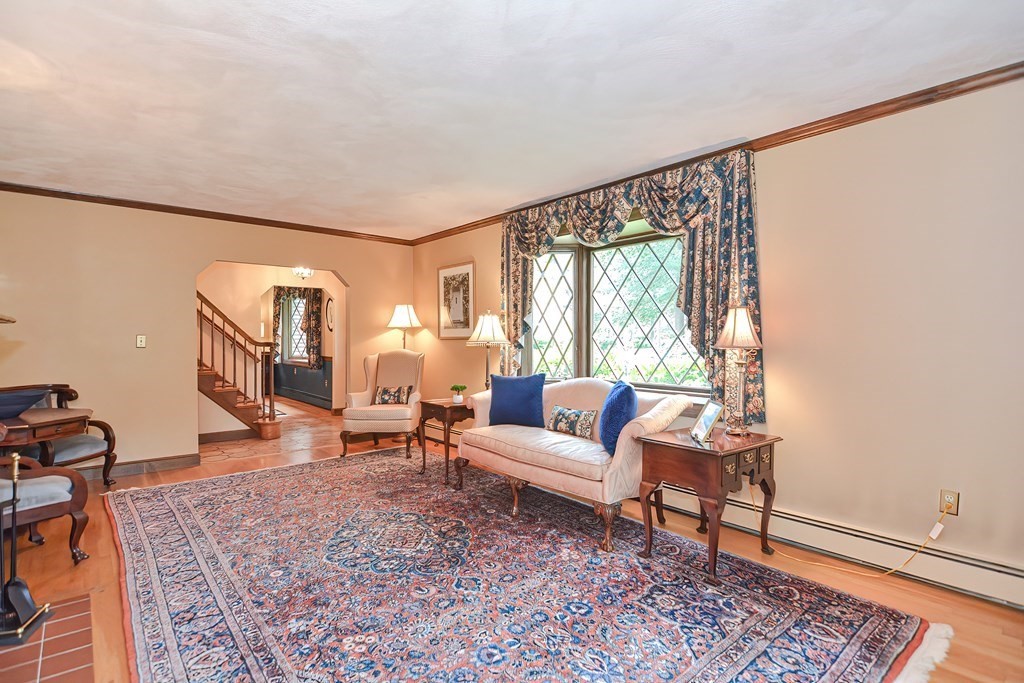 26 Parkvale Road Needham, MA 02492 - Photo 4 of 27