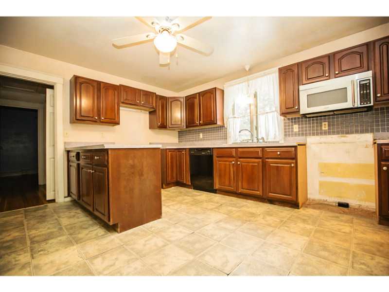 1550 West Main Road Middletown, RI 02842 - Photo 8 of 25 Kitchen.