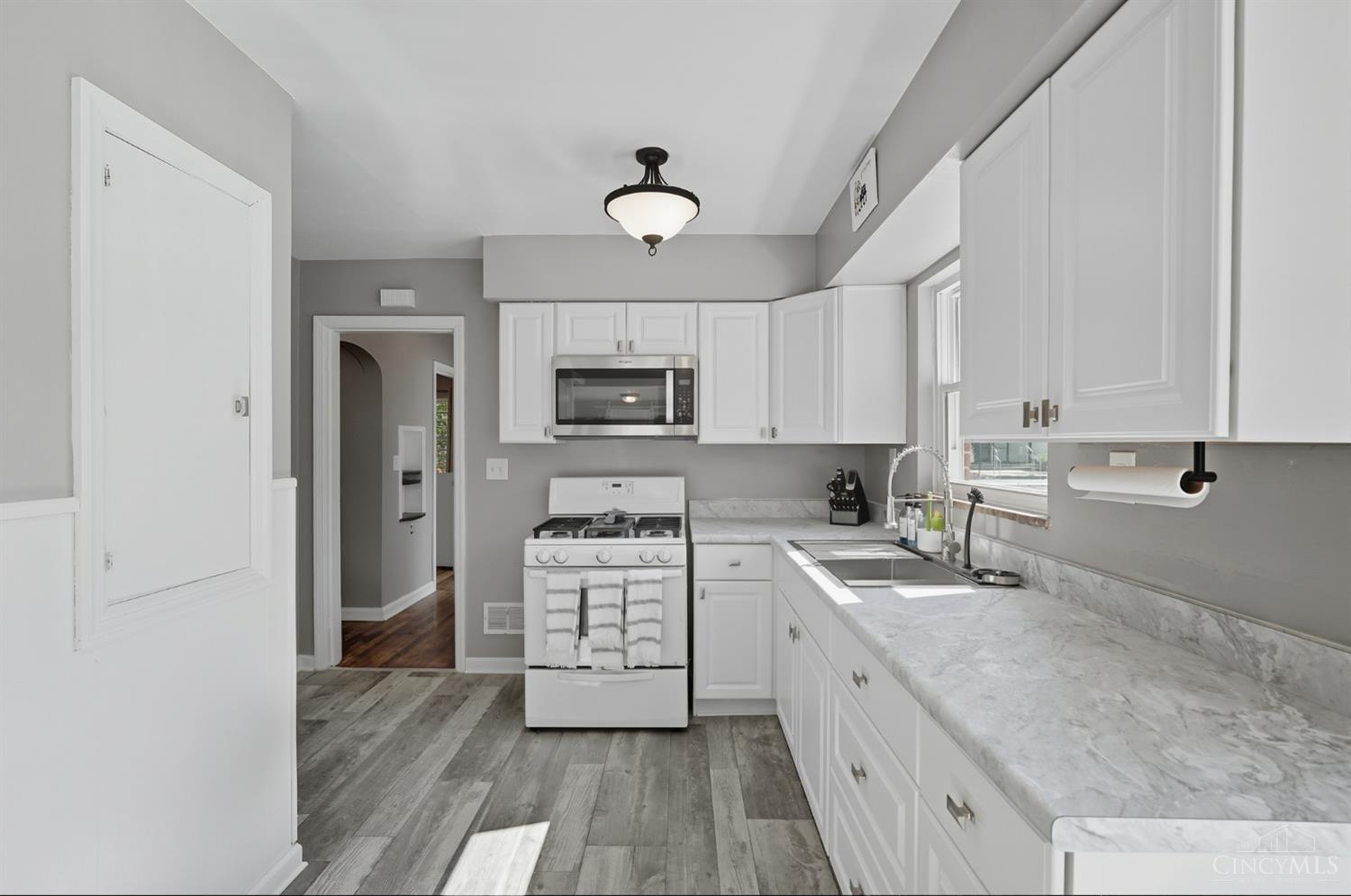 729 Fleming Road Cincinnati, OH 45231 - Photo 8 of 26