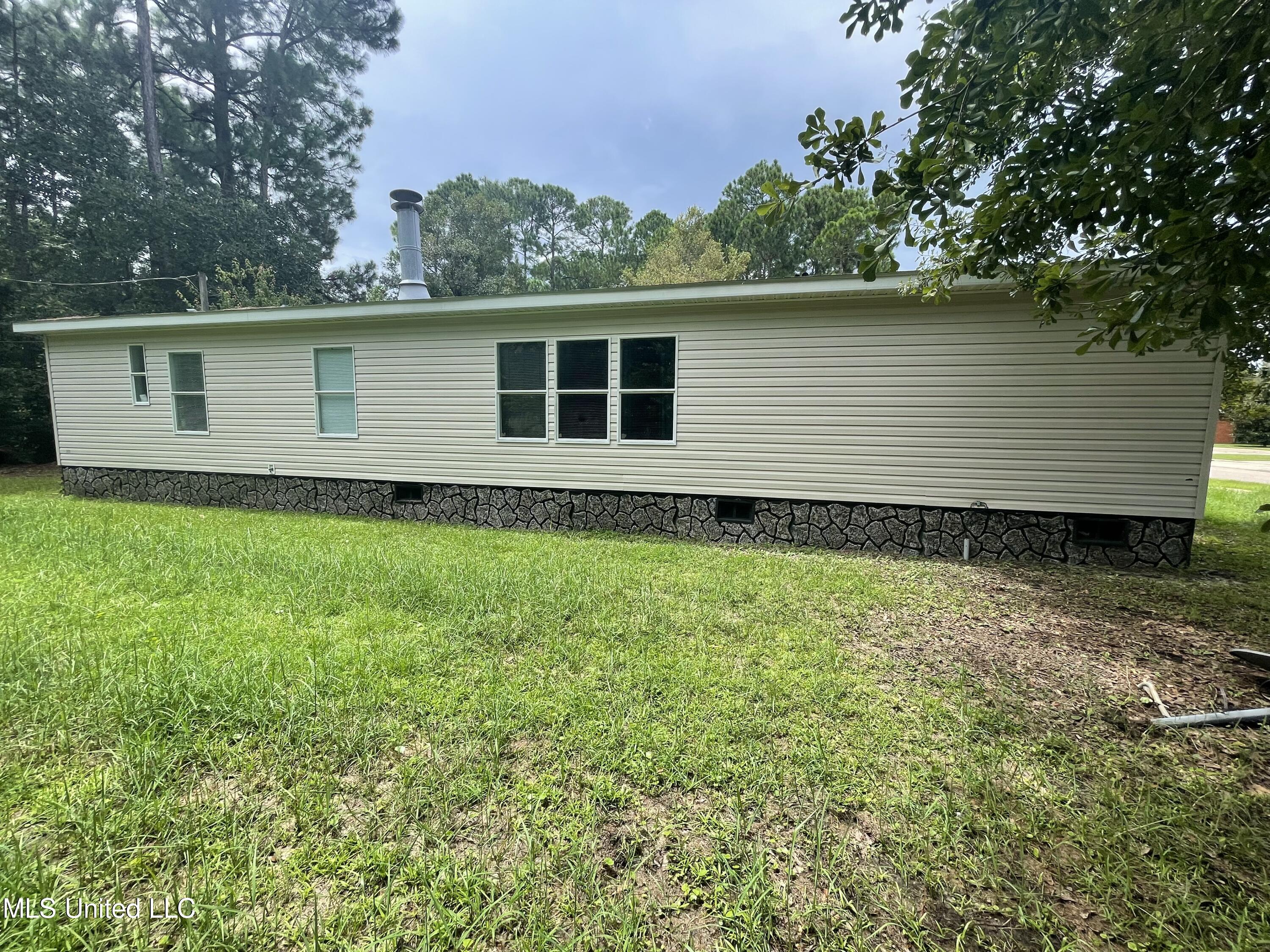 8809 Spring Avenue Ocean Springs, MS 39564 - Photo 3 of 24 98B72E5C-B2C4-4CF3-82EC-D152D70DA4FA