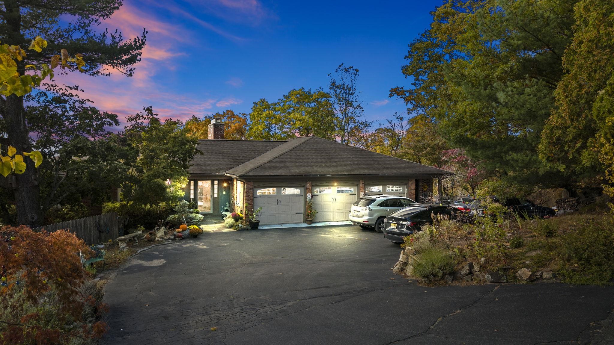 5 Rye Cliff Road Oakland, NJ 07436 - Photo 2 of 49 Gallery Image 2