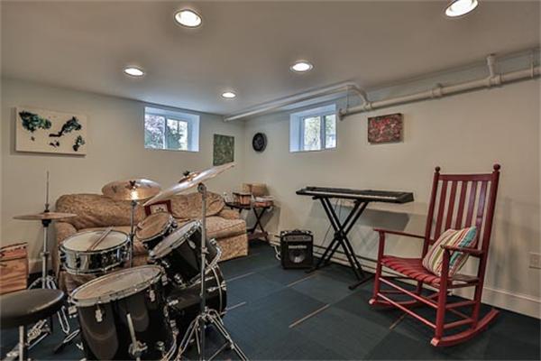77 Woodside Road Winchester, MA 01890 - Photo 18 of 26 Gallery Image 18