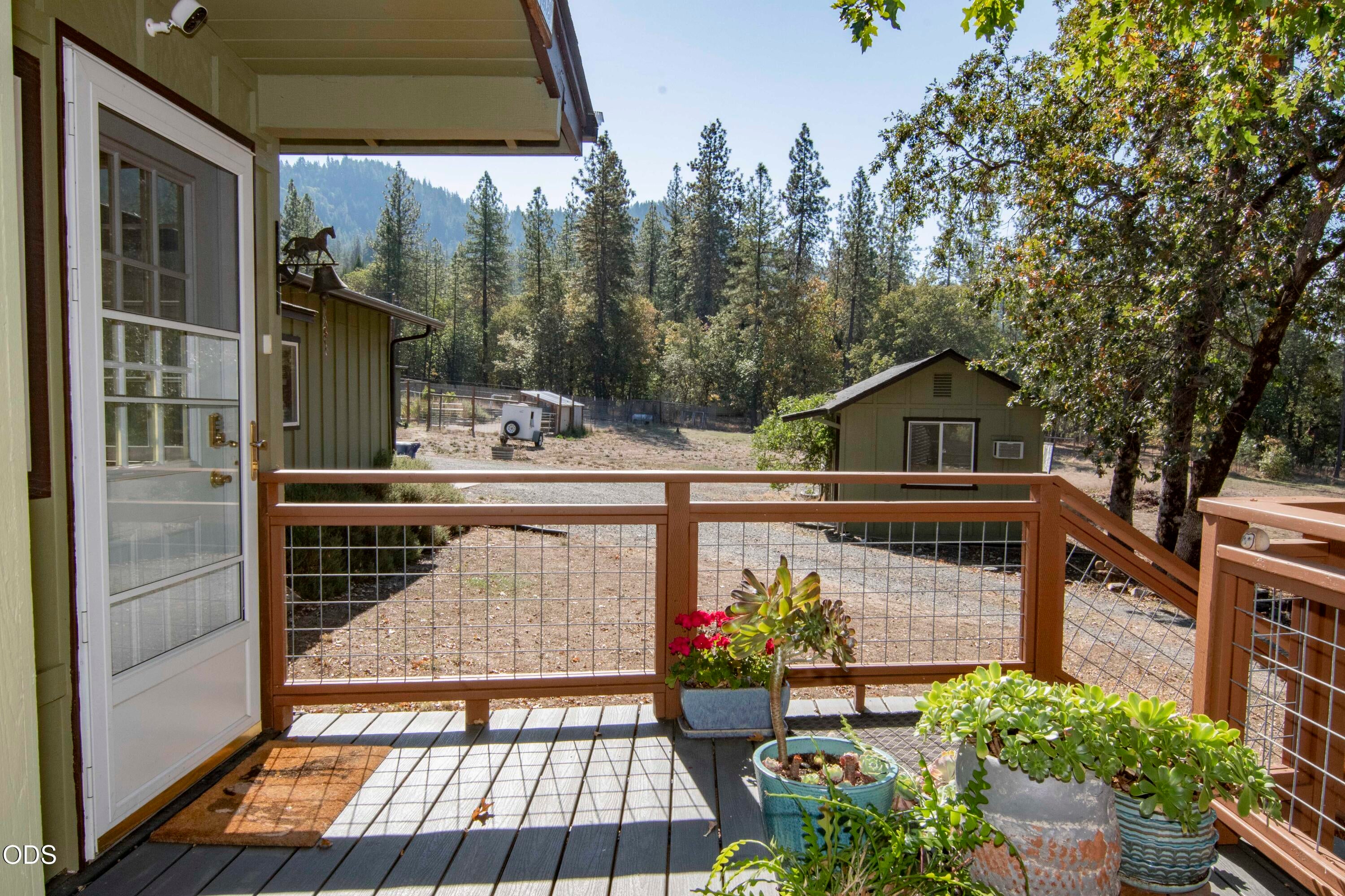 550 Earhart Road Rogue River, OR 97537 - Photo 5 of 53 Gallery Image 5