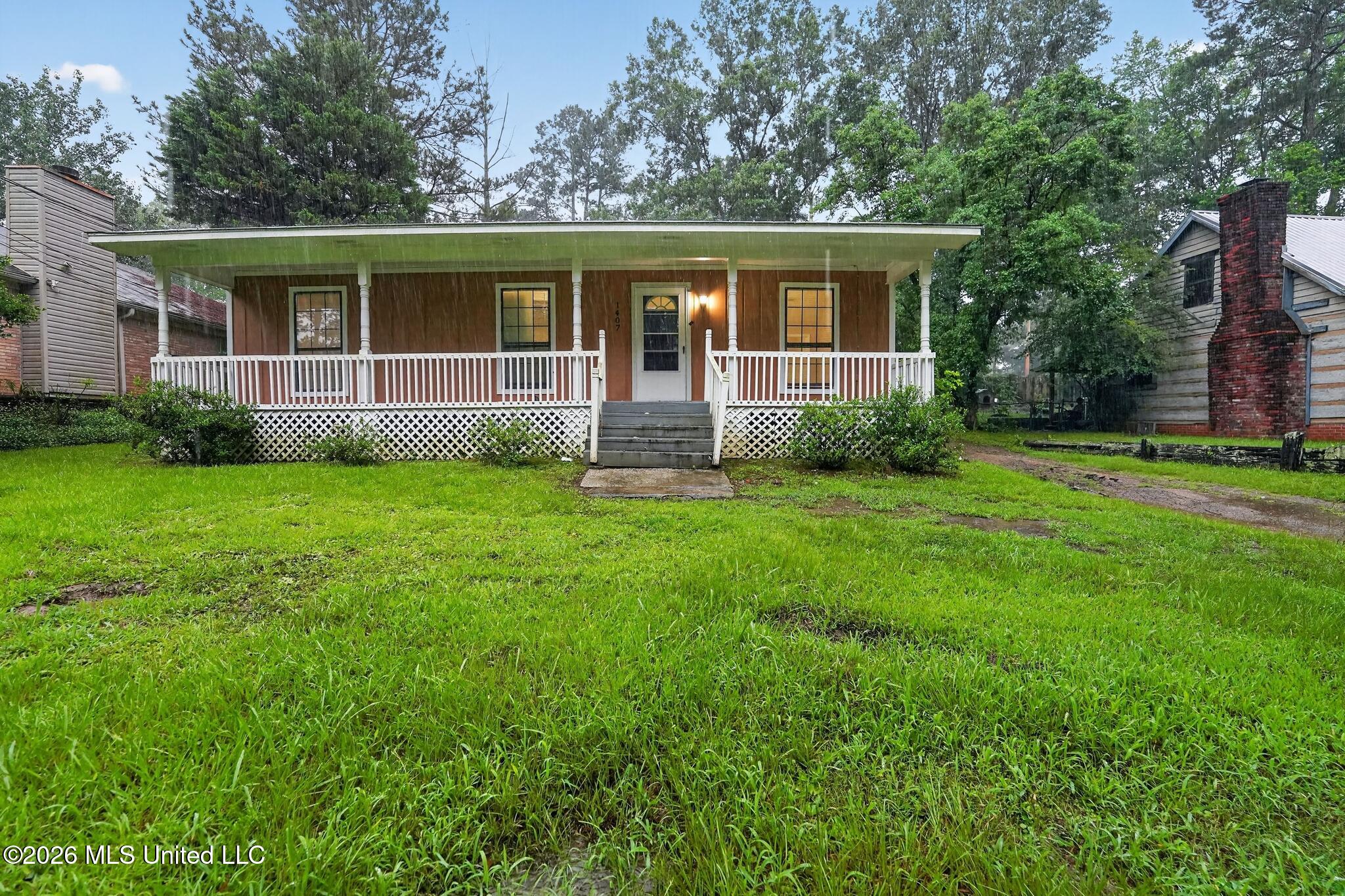 1407 Summit Avenue Jackson, MS 39212 - Photo 1 of 20 02_1407_Summit_Ave-Exterior-18-1