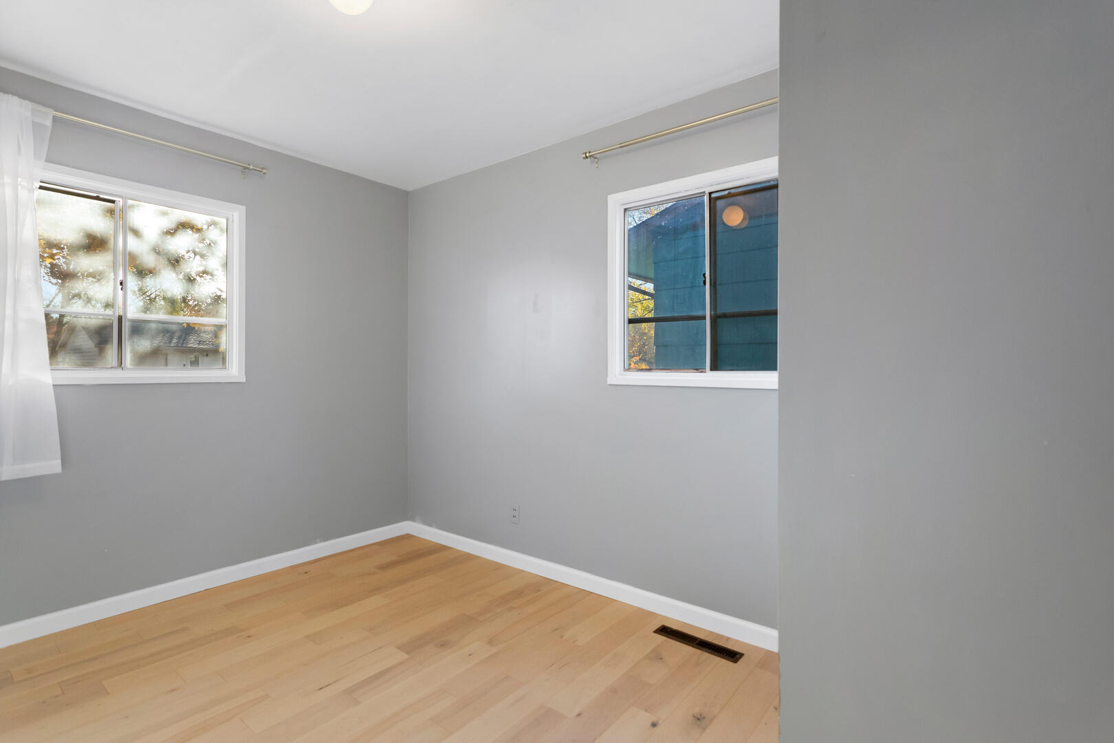 1709 Crescent Drive Champaign, IL 61821 - Photo 15 of 27 an empty room with a window