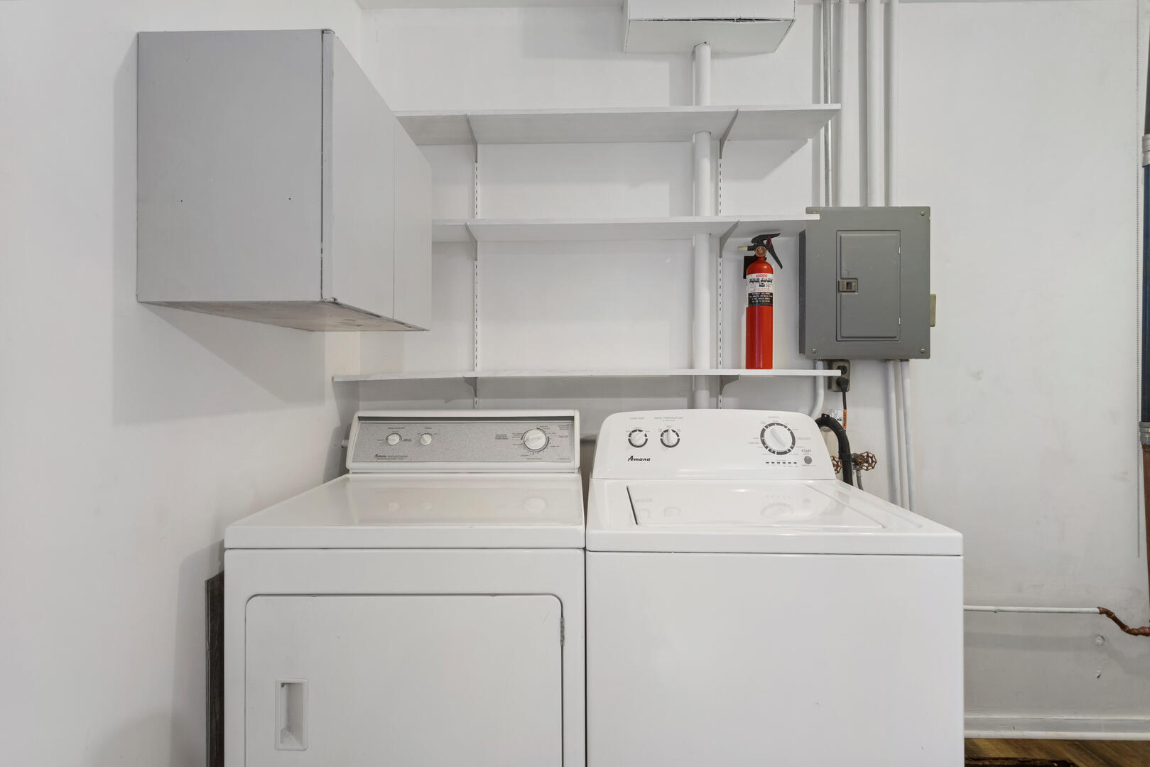 1709 Crescent Drive Champaign, IL 61821 - Photo 8 of 27 a utility room with dryer and washer