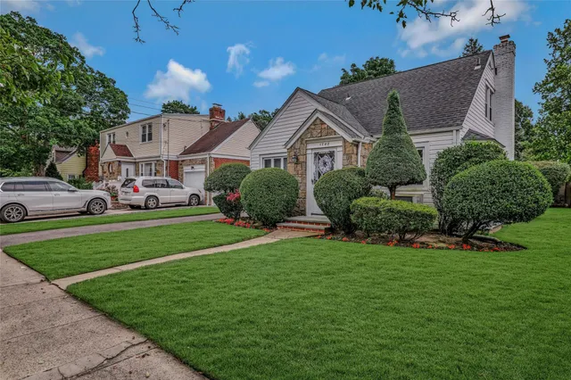 $724,000 | 1742 West End Avenue, New Hyde Park, NY 11040