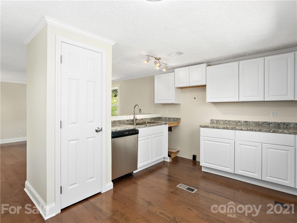 63 Reddick Road Asheville, NC 28805 - Photo 4 of 15 Gallery Image 4