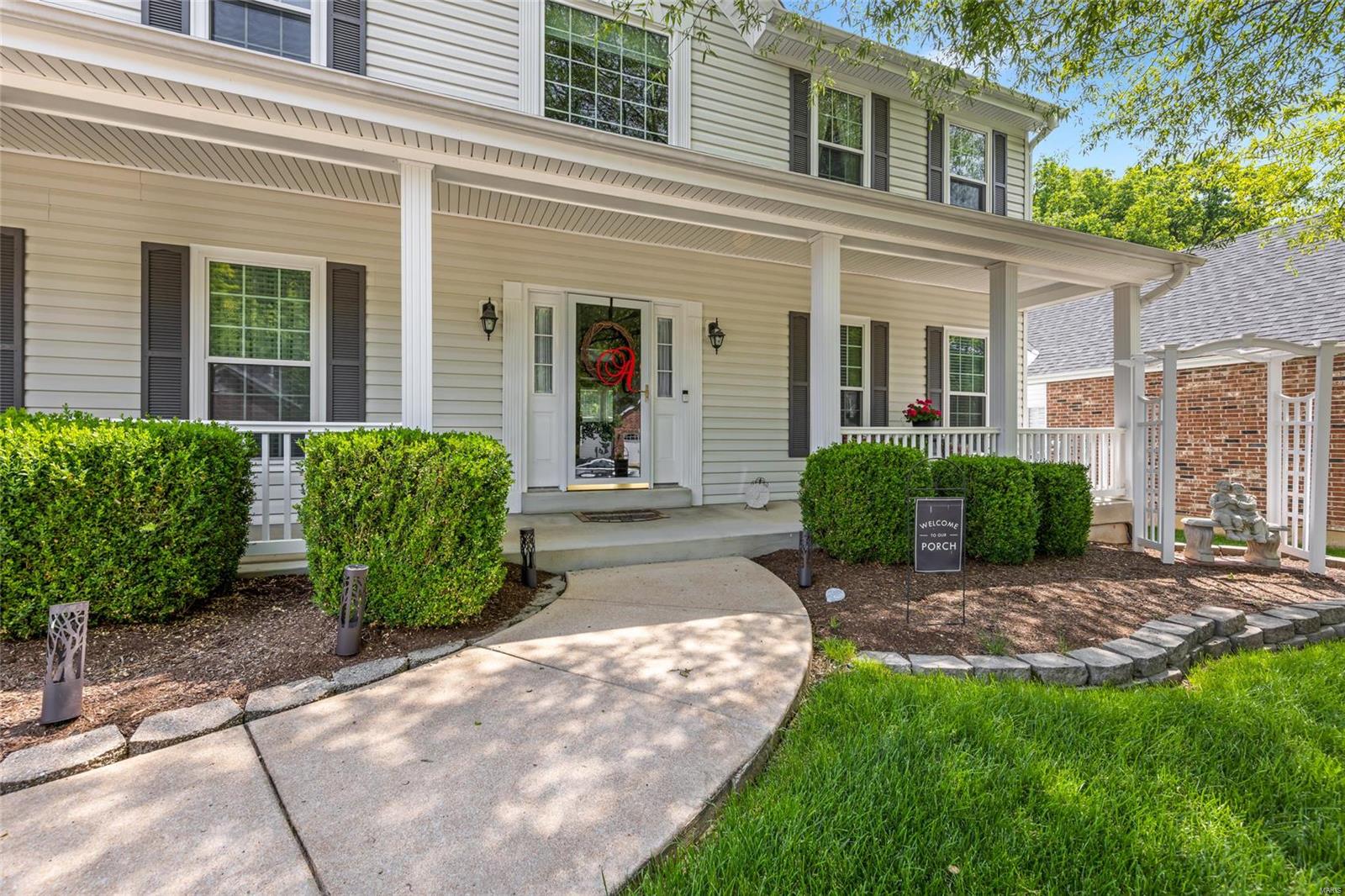 942 Castle Pines Drive Ballwin, MO 63021 - Photo 3 of 46