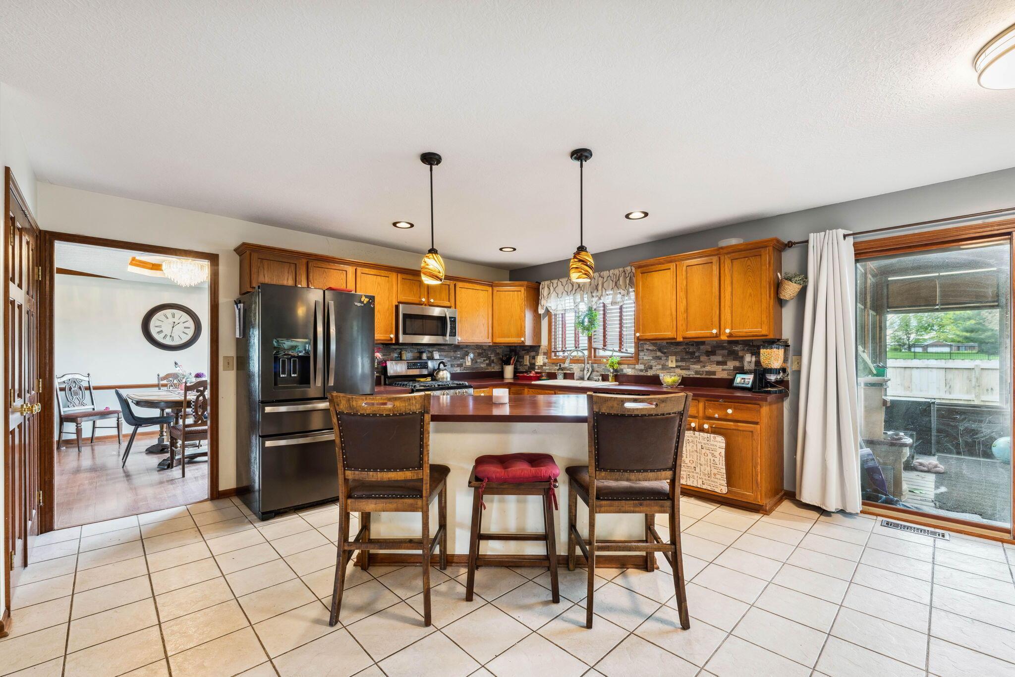 51 Roland Court Pataskala, OH 43062 - Photo 15 of 55 Large Kitchen