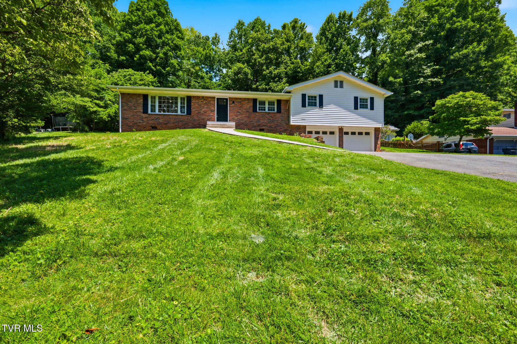 1345 King College Road Bristol, TN 37620 - Photo 2 of 42 DSC_0098