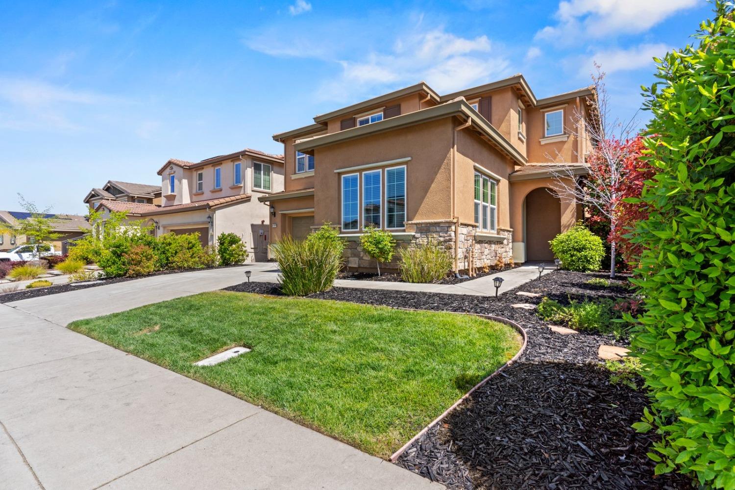 6307 Lookout Pass Way Rocklin, CA 95765 - Photo 3 of 72 a front view of a house with a yard