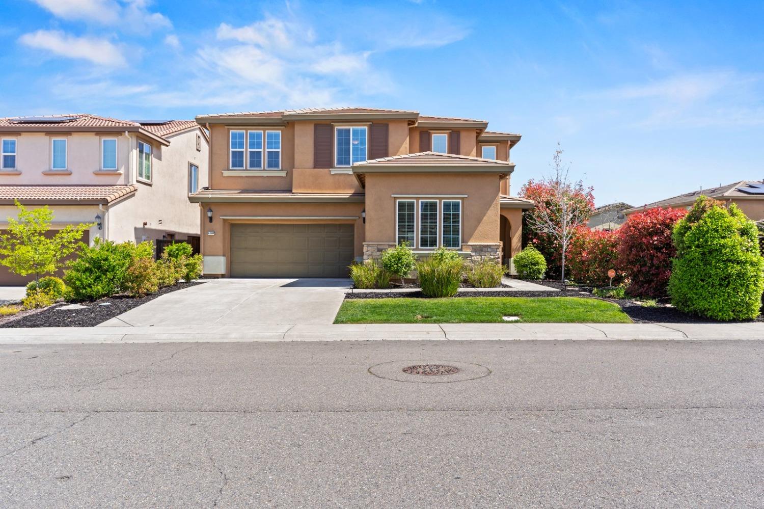 6307 Lookout Pass Way Rocklin, CA 95765 - Photo 4 of 72 a front view of a house with a yard and a garage