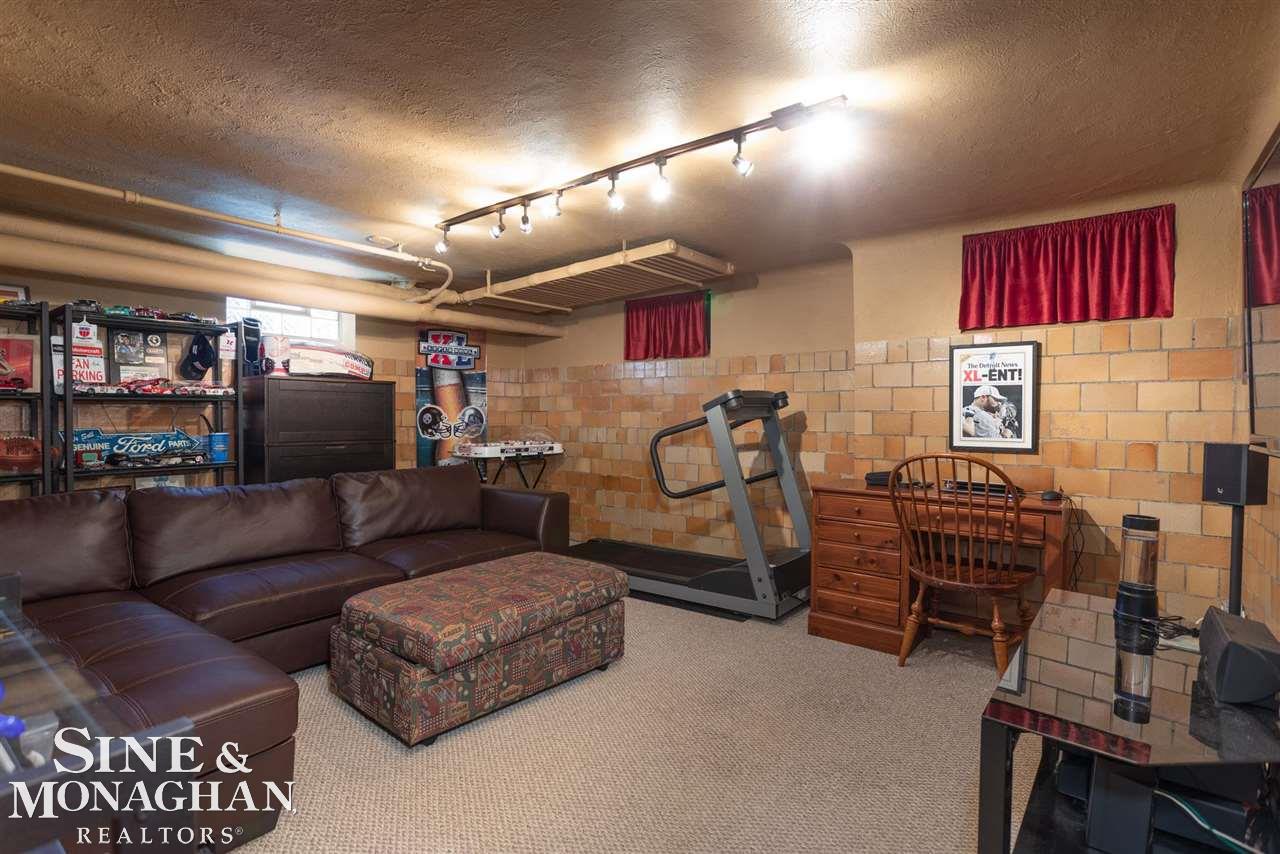 274 Moran Road Grosse Pointe, MI 48236 - Photo 34 of 44 50059922-33.JPG