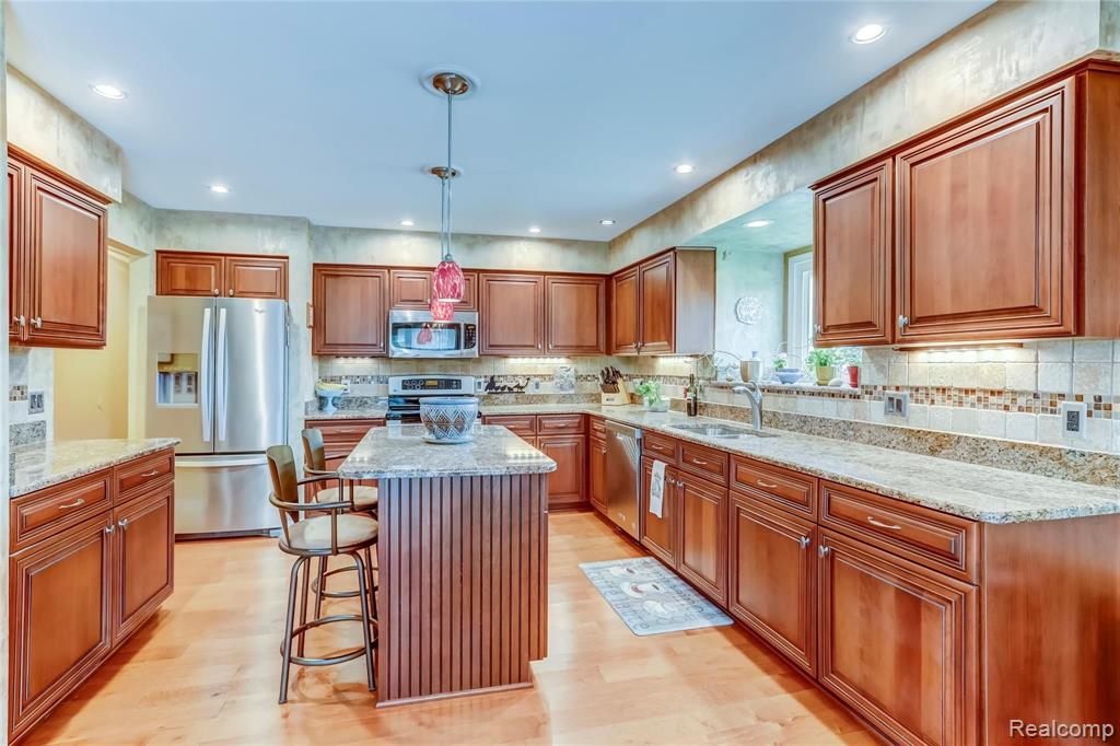 1781 South Shore Drive Rochester Hills, MI 48307 - Photo 14 of 40