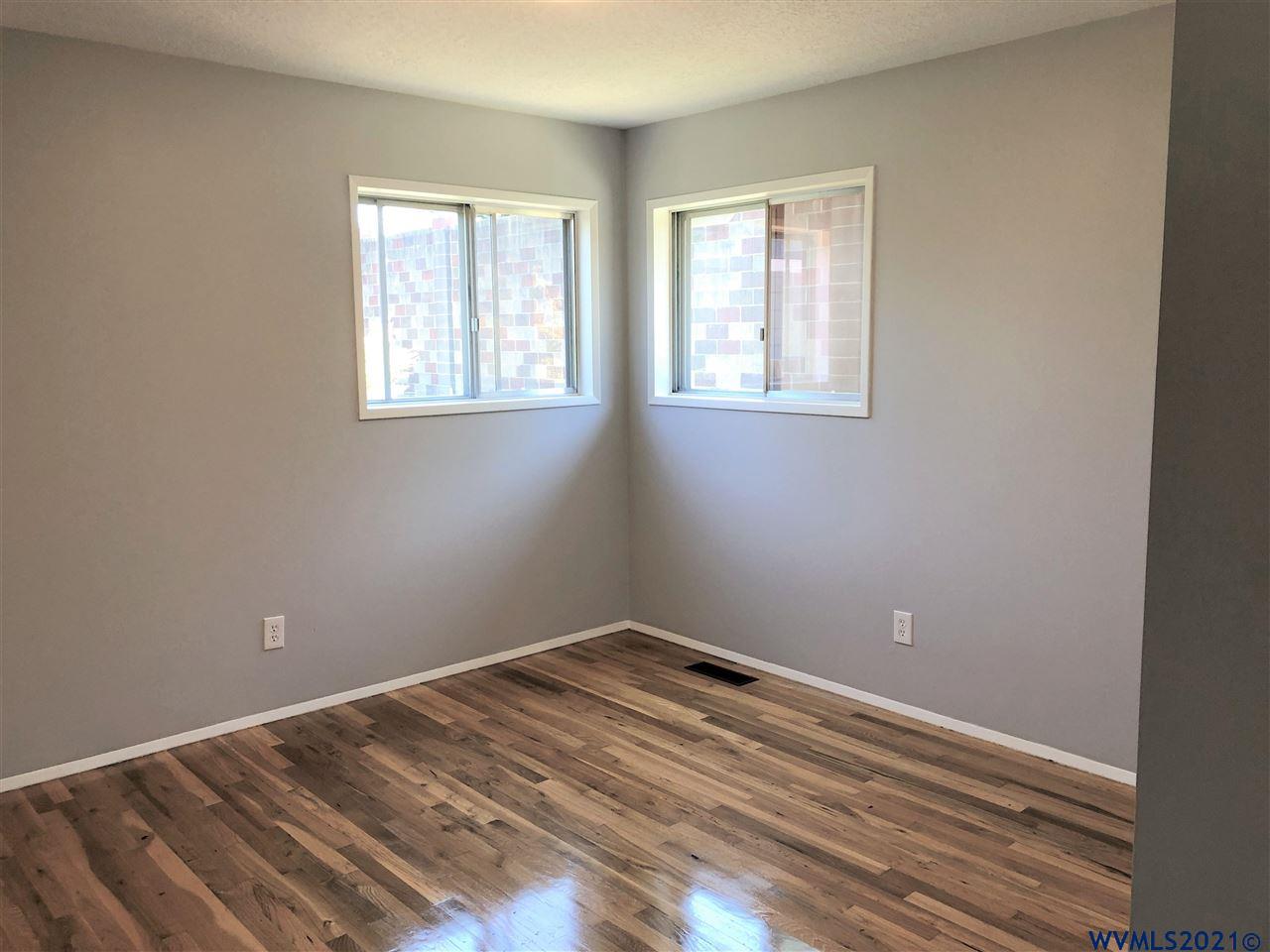 2036 Rainier Road Woodburn, OR 97071 - Photo 12 of 18 Gallery Image 12
