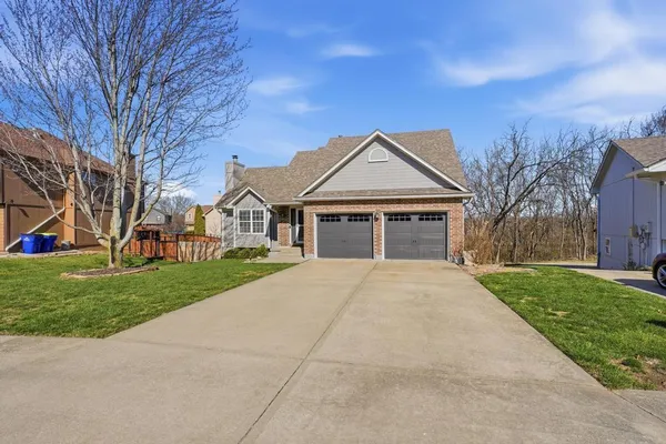 $369,900 | 1616 Northeast Bluff Street, Lee's Summit, MO 64086
