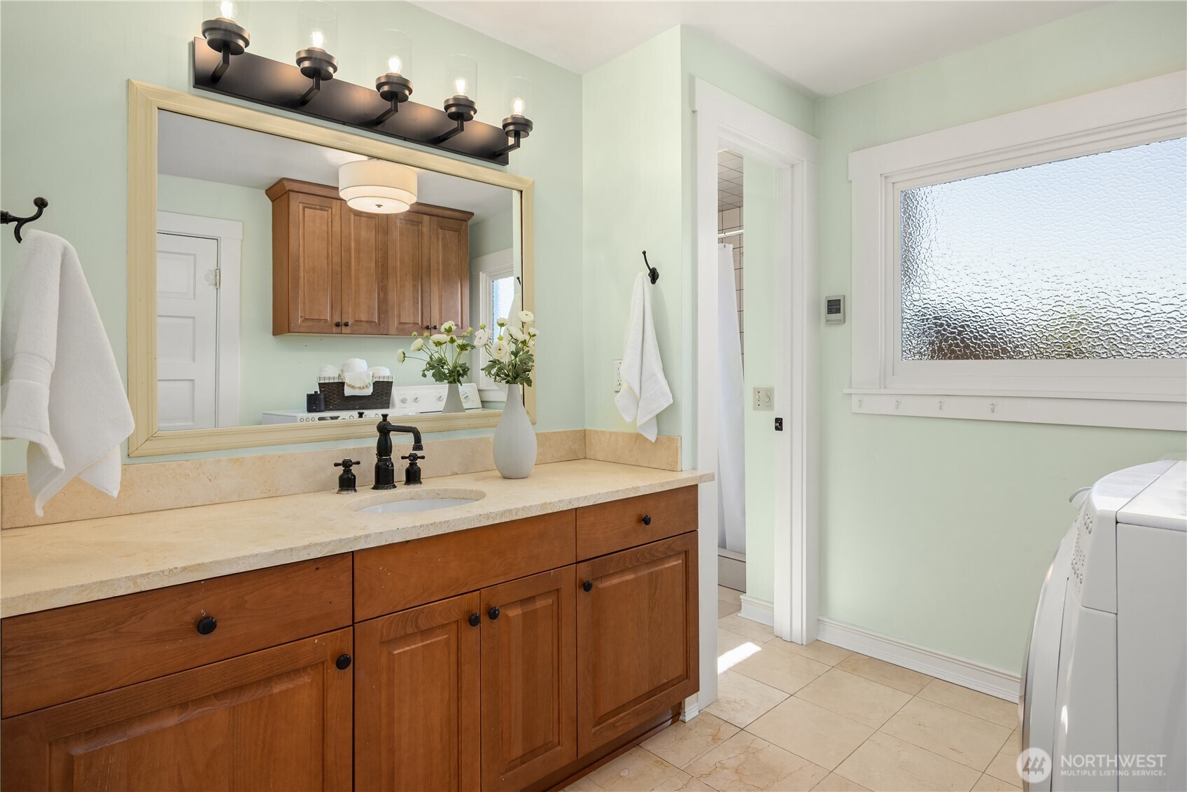 907 Northeast 72nd Street Seattle, WA 98115 - Photo 12 of 39