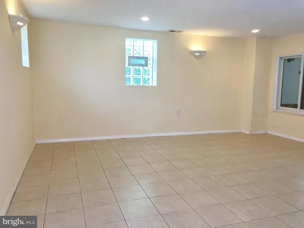 $2,000 | 765 Charing Cross Road, Baltimore, MD 21229