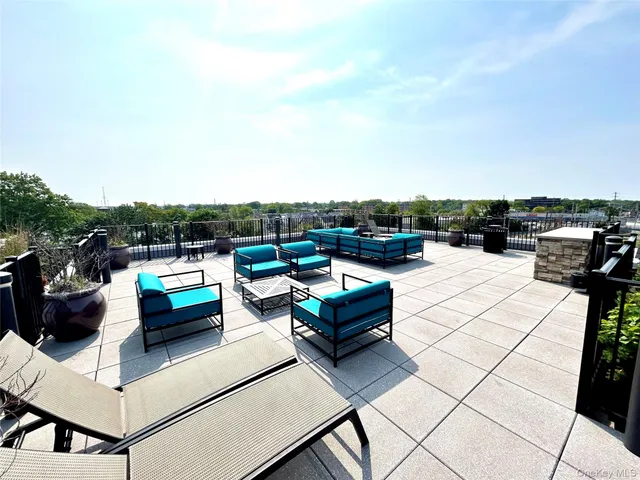 $4,240 | 116 Searing Avenue, Unit PHN413, Mineola, NY 11501