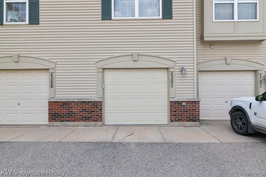 4301 Hampton Ridge Boulevard Howell, MI 48843 - Photo 21 of 25