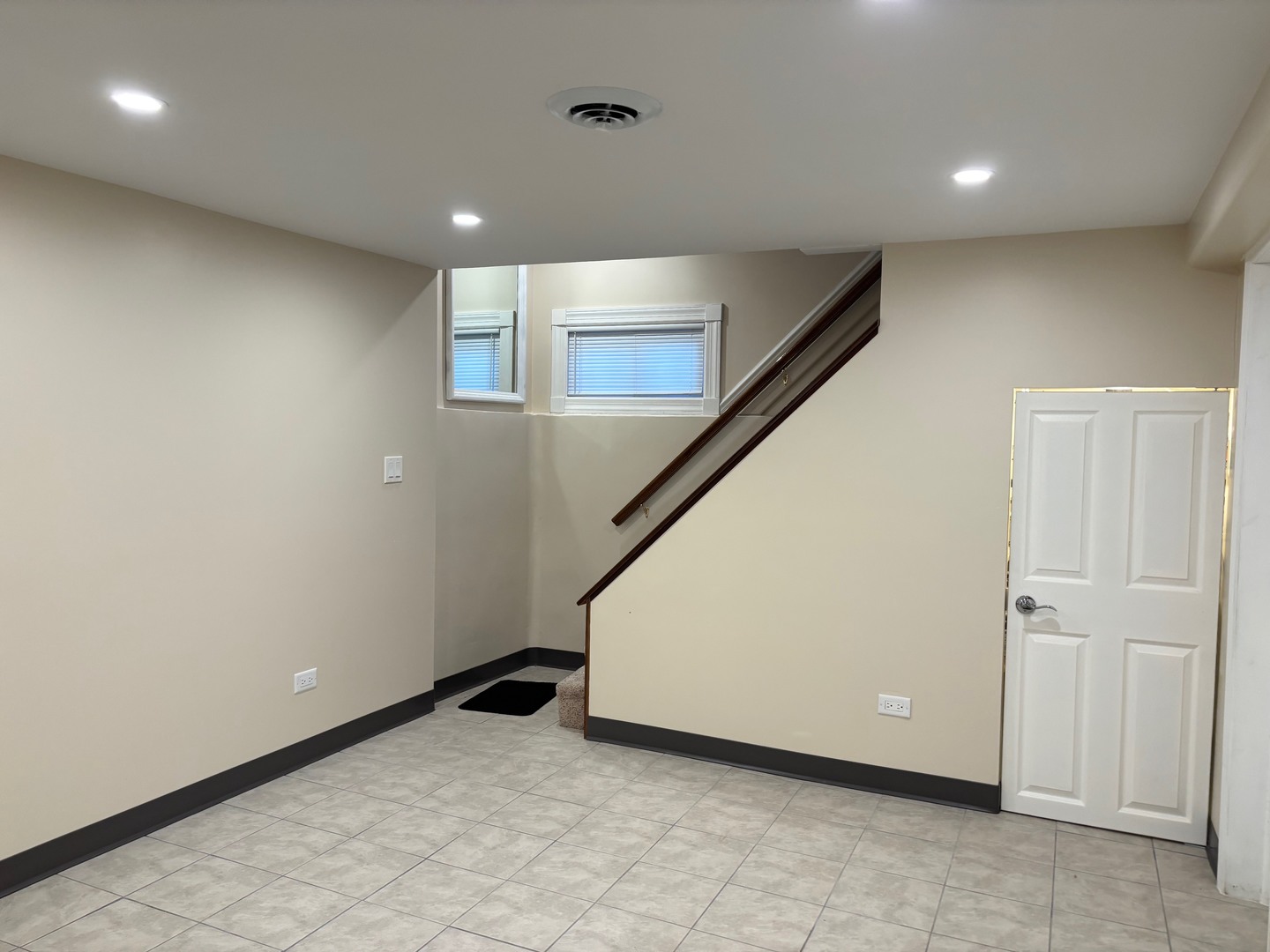 2003 Newton Avenue Park Ridge, IL 60068 - Photo 12 of 21 a view of an entryway