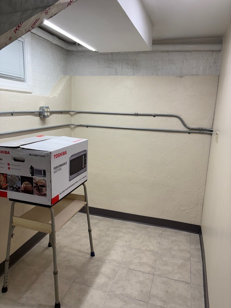 2003 Newton Avenue Park Ridge, IL 60068 - Photo 16 of 21 a utility room with dryer and washer