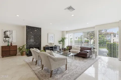 $989,900 | 628 South Street, Unit B, Glendale, CA 91202