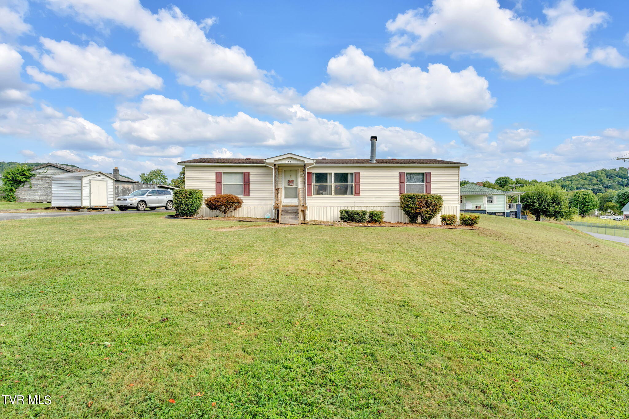 101 Deadrick Street Erwin, TN 37650 - Photo 1 of 28 1-web-or-mls-DSC09219