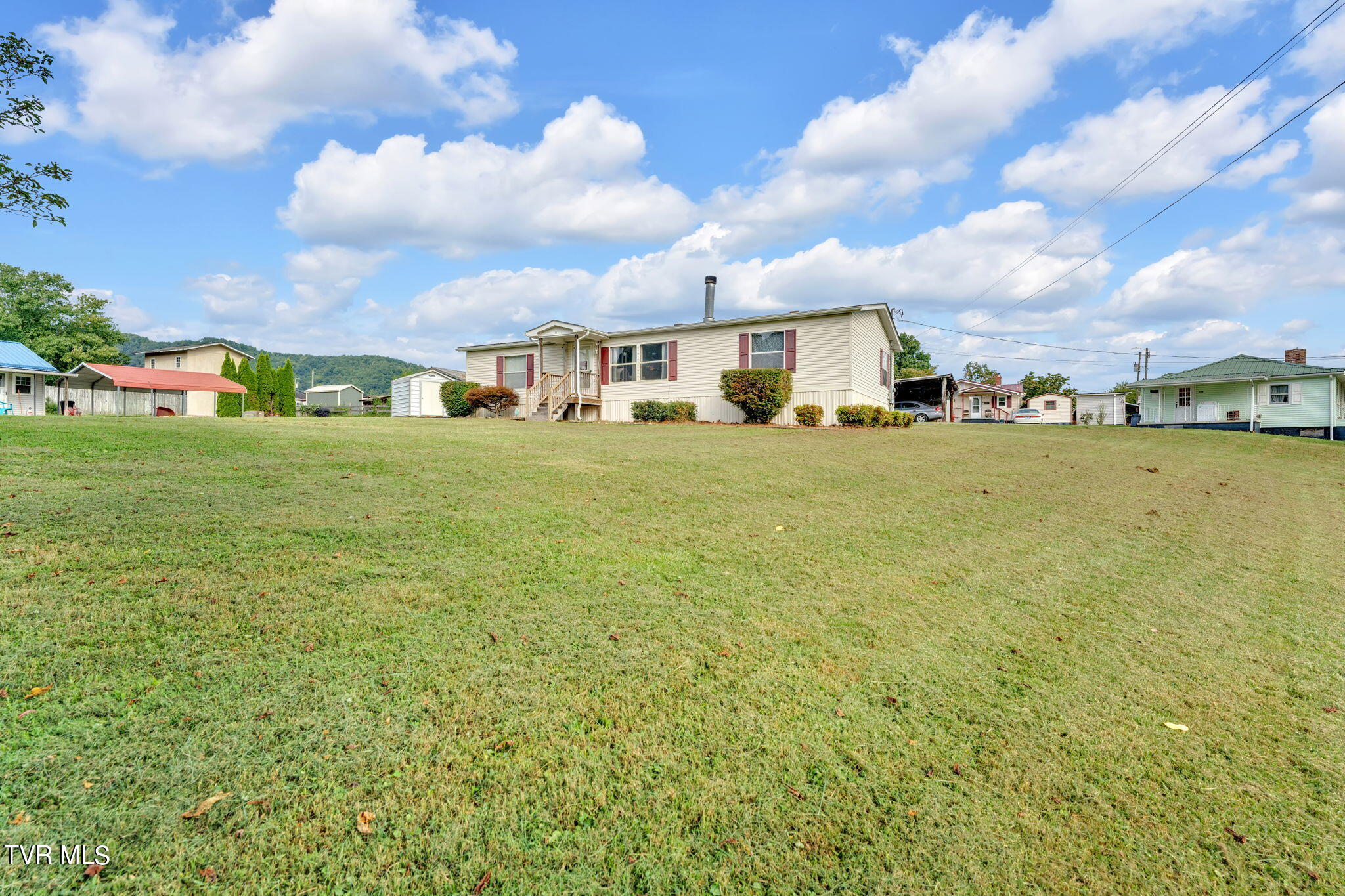 101 Deadrick Street Erwin, TN 37650 - Photo 3 of 28 3-web-or-mls-DSC09222