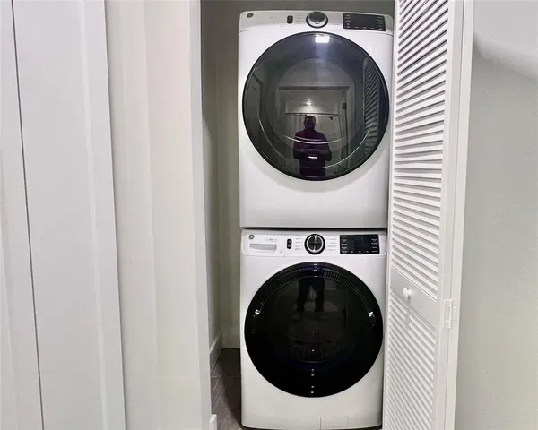 a close up view of a washer and dryer