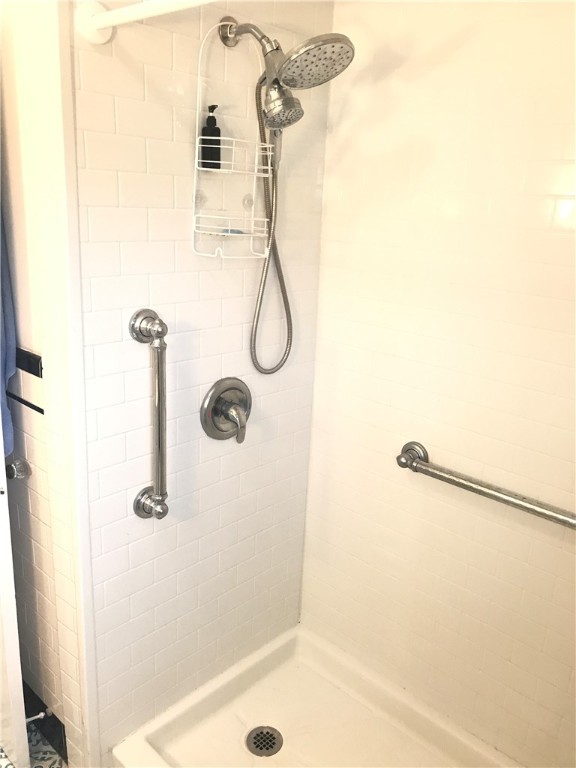 16 Edgemere Road Pawtucket, RI 02861 - Photo 14 of 48