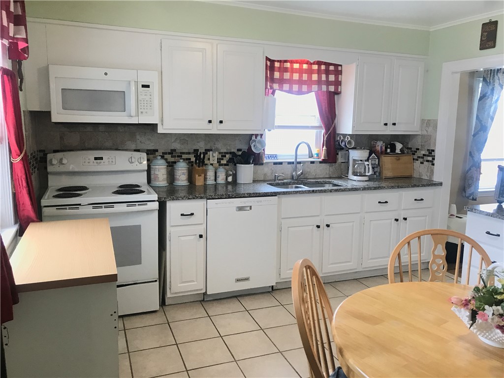 16 Edgemere Road Pawtucket, RI 02861 - Photo 22 of 48