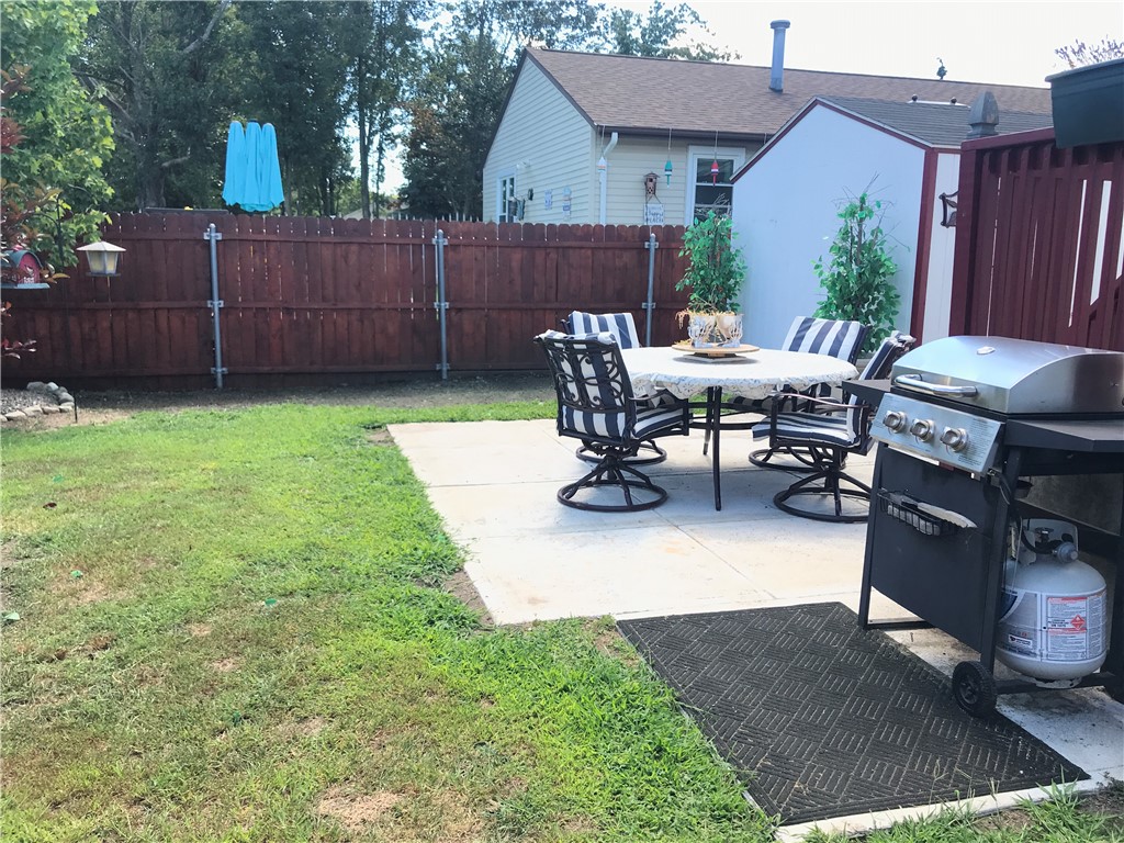 16 Edgemere Road Pawtucket, RI 02861 - Photo 44 of 48