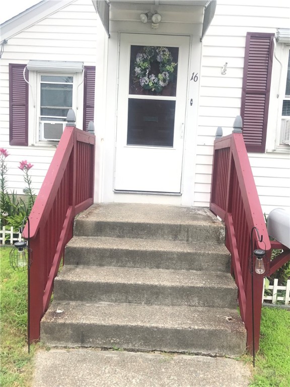 16 Edgemere Road Pawtucket, RI 02861 - Photo 5 of 48