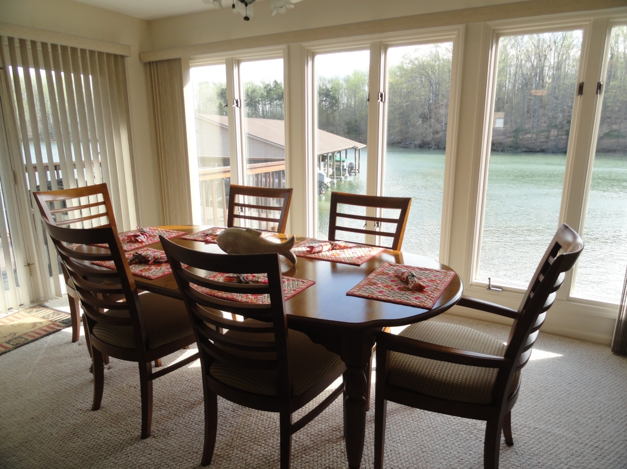650 Monte Vista Road, Unit 401 Union Hall, VA 24176 - Photo 11 of 40 Dining Area