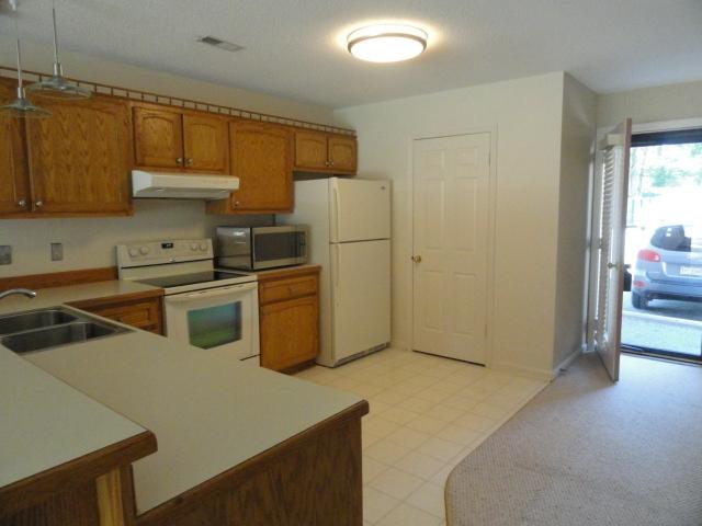 650 Monte Vista Road, Unit 401 Union Hall, VA 24176 - Photo 15 of 40 Kitchen