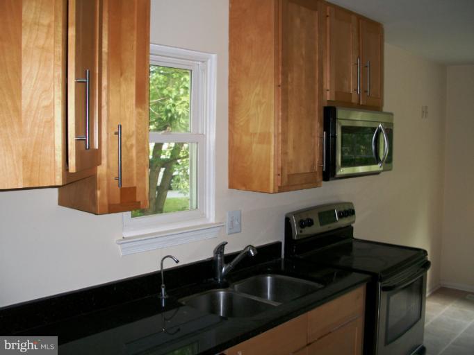 2336 Archdale Road Reston, VA 20191 - Photo 14 of 29 Kitchen
