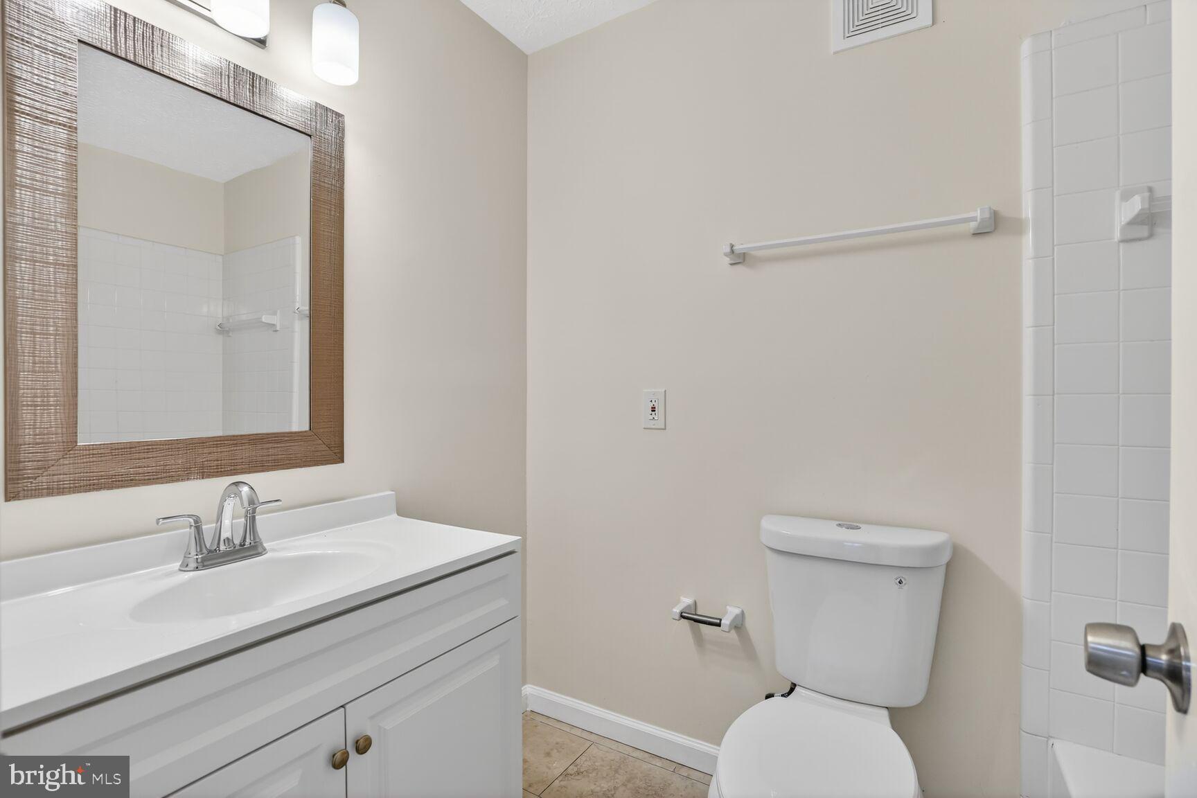 2273 Hunter's Run Drive Reston, VA 20191 - Photo 19 of 23 a bathroom with a toilet sink vanity and mirror