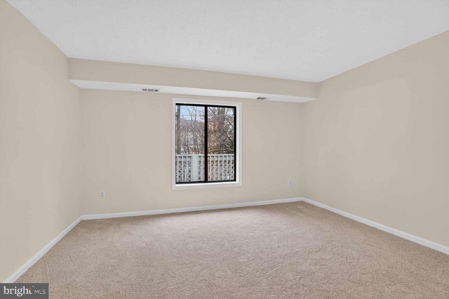 2273 Hunter's Run Drive Reston, VA 20191 - Photo 10 of 23 an empty room with a window