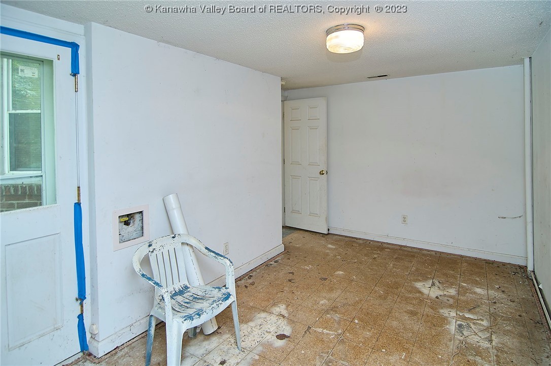 517 Linden Road Charleston, WV 25314 - Photo 33 of 45 Downstairs room
