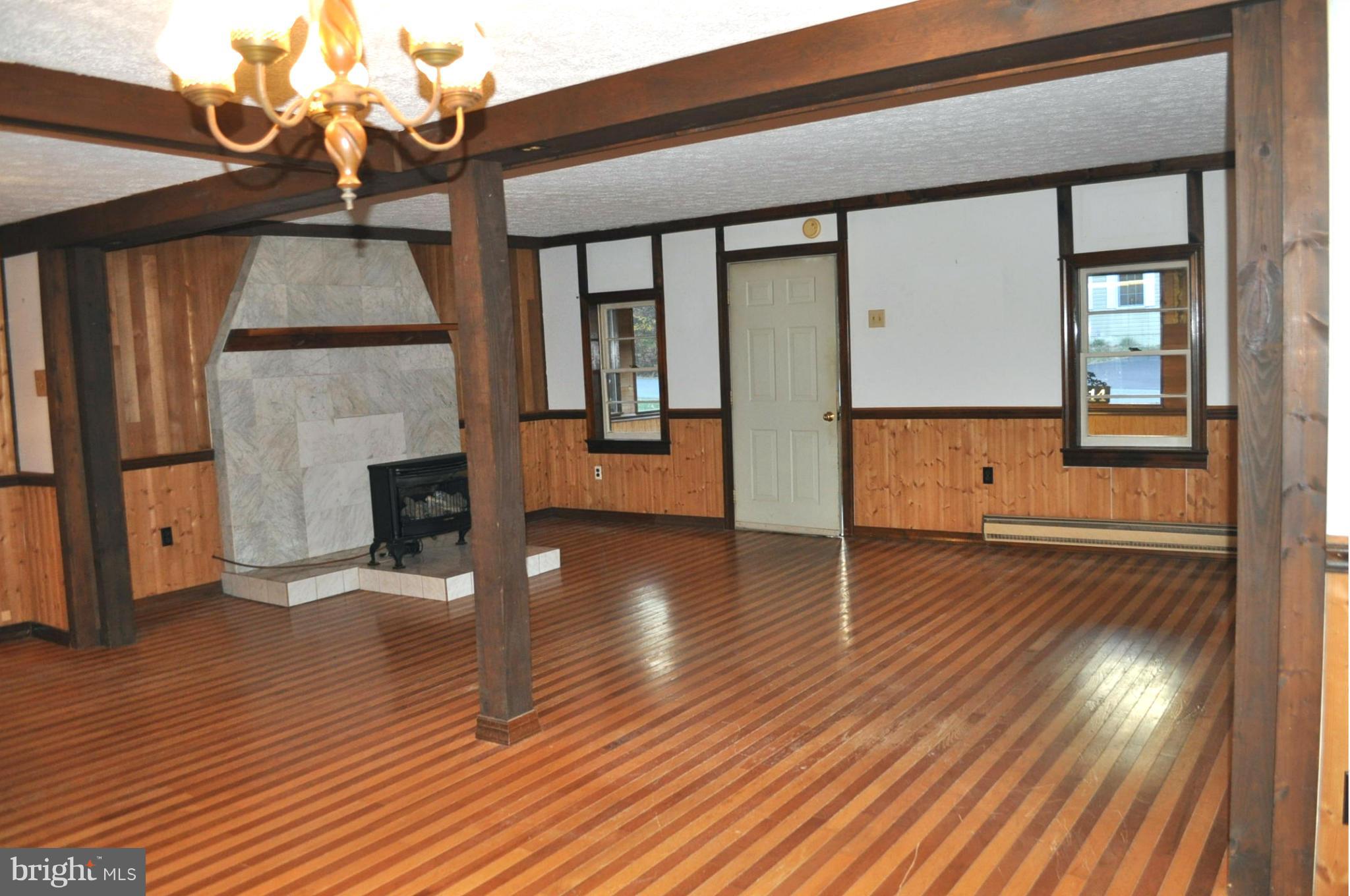 8114 Sinclair Mill Road Manassas, VA 20112 - Photo 16 of 22 Living Room